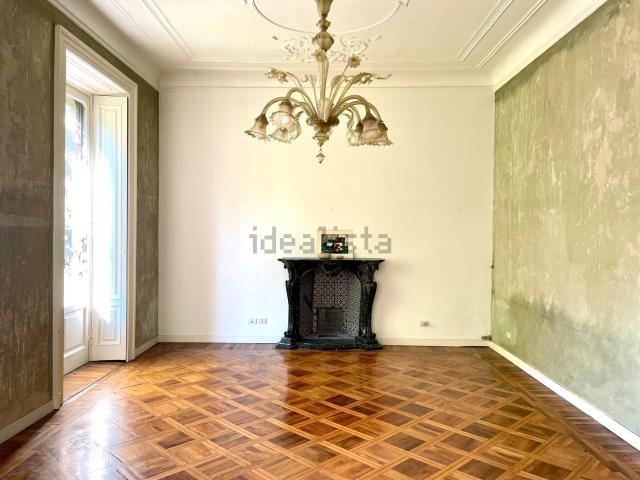 Appartamento in affitto di 190 m² in Via G. Leopardi, 12