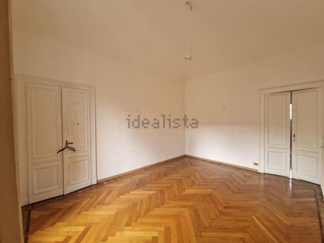 Appartamento in affitto di 190 m² in Via Massena