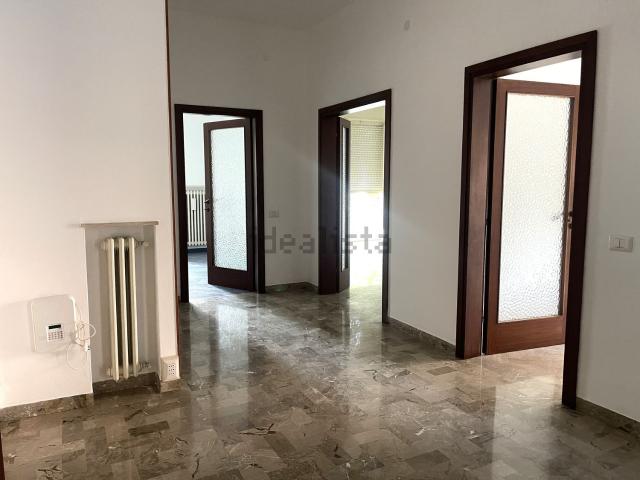 Appartamento in affitto di 190 m² in Viale II Giugno