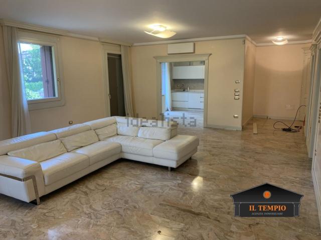 Appartamento in affitto di 190 m² in Corso Antonio Fogazzaro