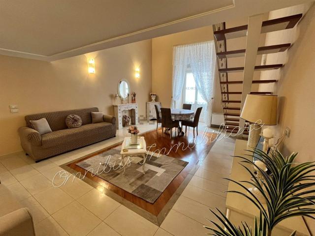 Appartamento in affitto di 191 m² in Piazza del Lago, 2