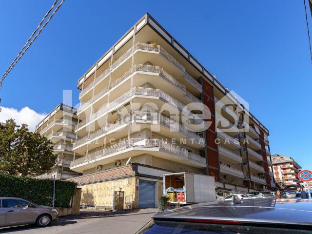 Appartamento in affitto di 193 m² in Via Monti Iblei, 9
