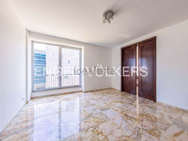 Appartamento in affitto di 194 m² in Viale Francesco Restelli, 3