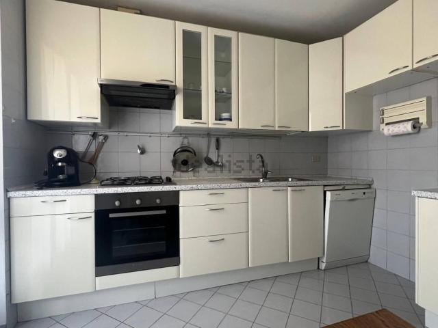 Appartamento in affitto di 195 m² in Via Giacomo Matteotti, 42