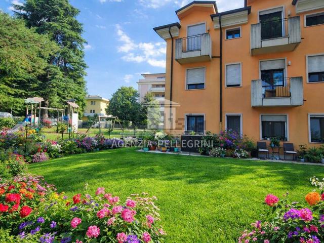 Appartamento in affitto di 195 m² in Via Domenico Pittarini