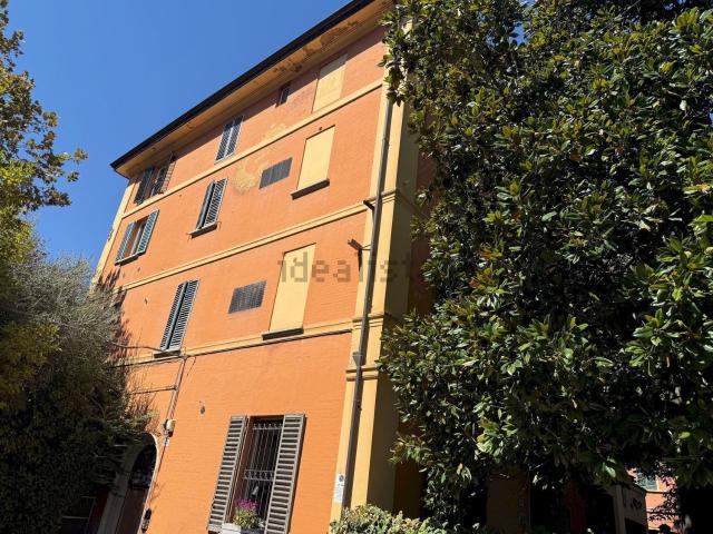 Appartamento in affitto di 196 m² in Viale Carlo Pepoli