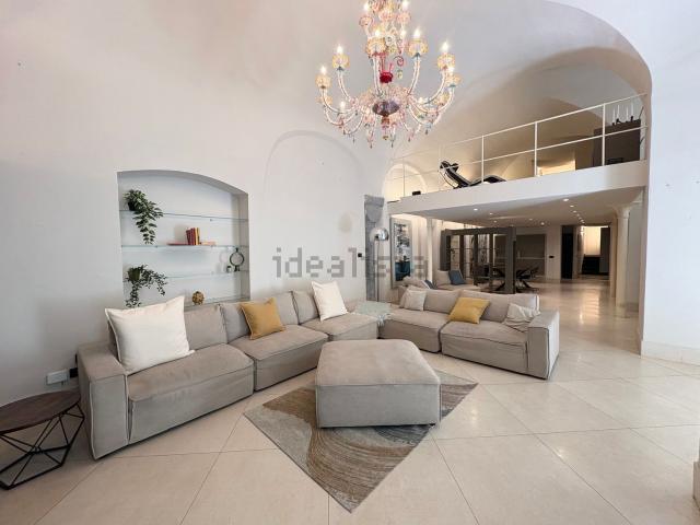 Appartamento in affitto di 197 m² in Via dei Santi Giacomo e Filippo, 2