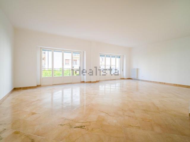 Appartamento in affitto di 197 m² in Via Massimo D&apos Azeglio, 15