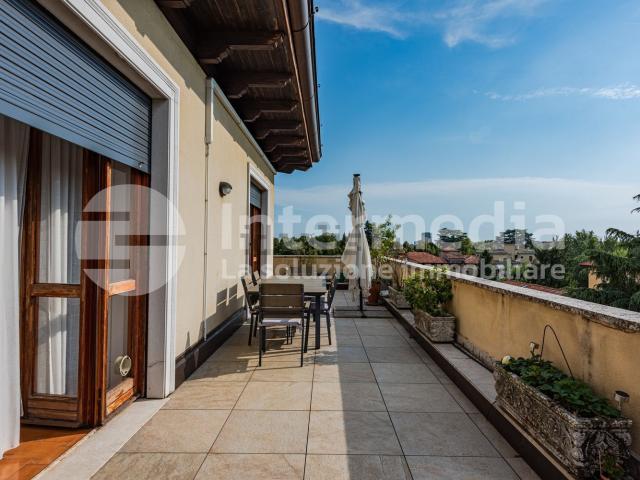Appartamento in affitto di 198 m² in Via Quarto dei Mille