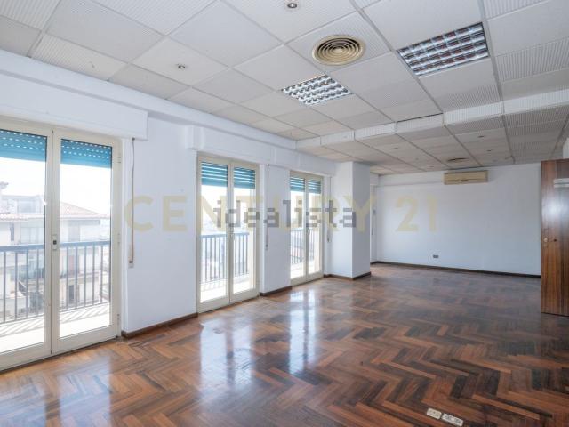 Appartamento in affitto di 199 m² in Viale dei Platani