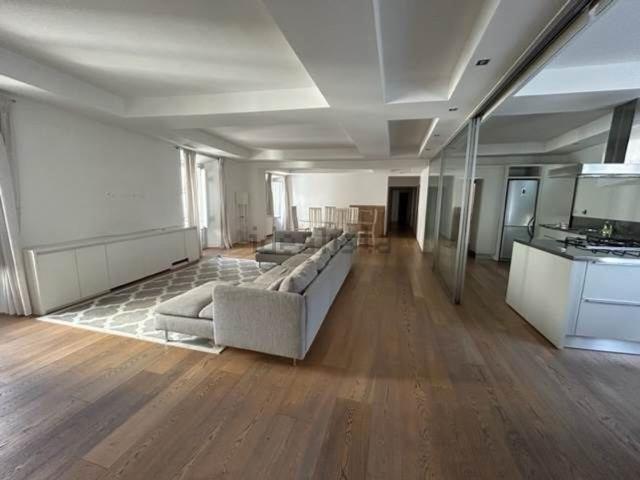 Appartamento in affitto di 200 m²