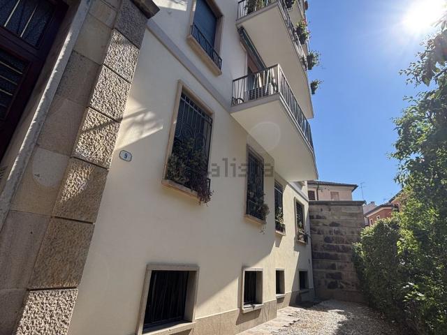 Appartamento in affitto di 200 m² in Via Cappelli, 9