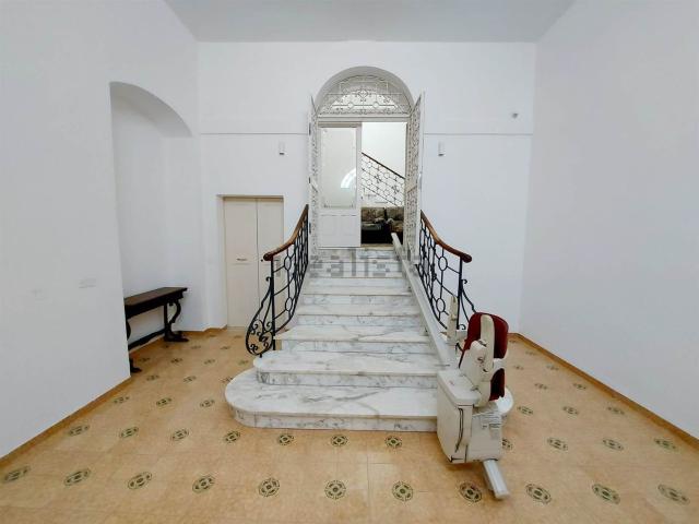 Appartamento in affitto di 200 m² in Via Casamassima