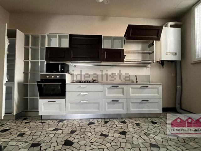 Appartamento in affitto di 200 m² in Via Cimone, 1
