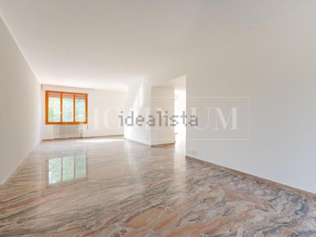 Appartamento in affitto di 200 m² in Via Aquileia