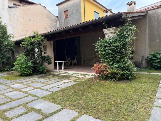 Appartamento in affitto di 200 m² in Via G. B. Verci
