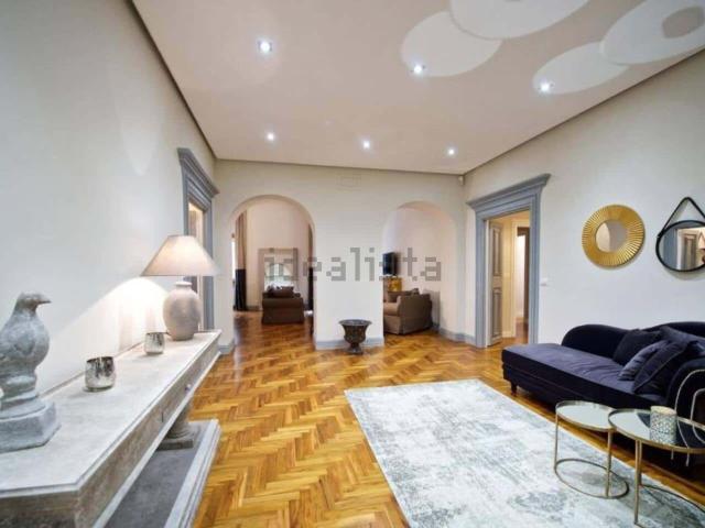Appartamento in affitto di 200 m² in Via Giosuè Carducci