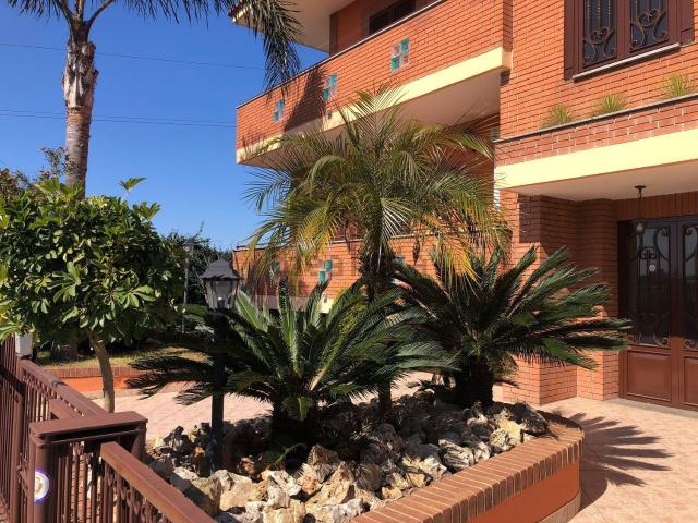 Appartamento in affitto di 200 m² in Via Grotta del Sole