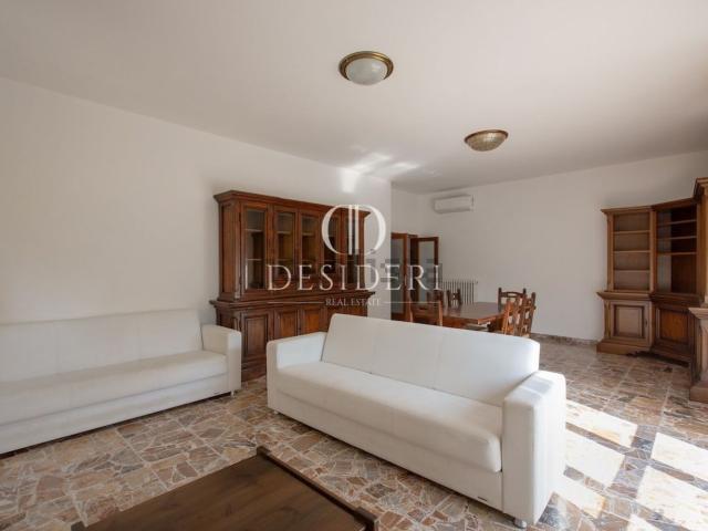 Appartamento in affitto di 200 m² in Via del Correggio