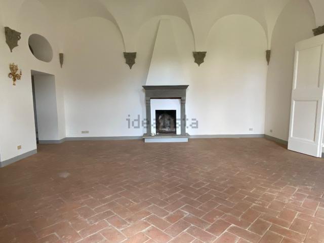 Appartamento in affitto di 200 m² in Via DI VACCIANO
