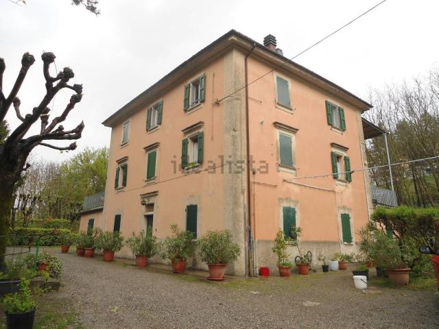 Appartamento in affitto di 200 m² in Via Maria Montessori
