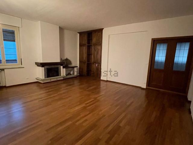 Appartamento in affitto di 200 m² in Via SAN GIOVANNI BOSCO, 1