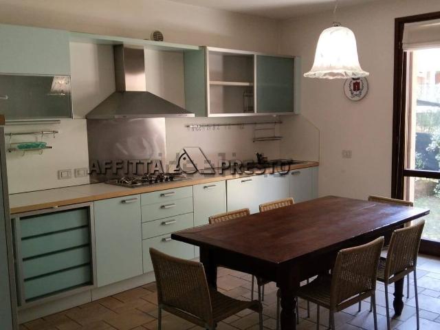 Appartamento in affitto di 200 m² in Via Para