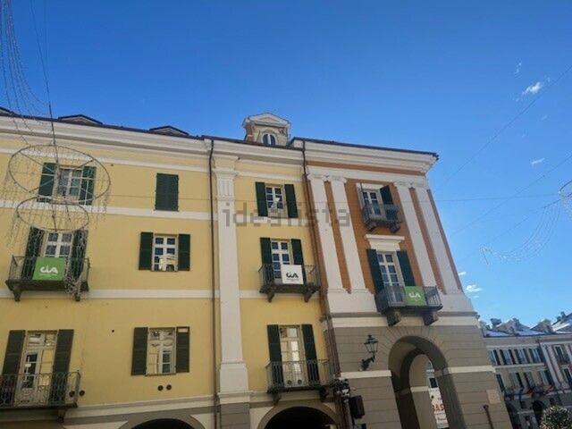 Appartamento in affitto di 200 m² in Via Roma, 55
