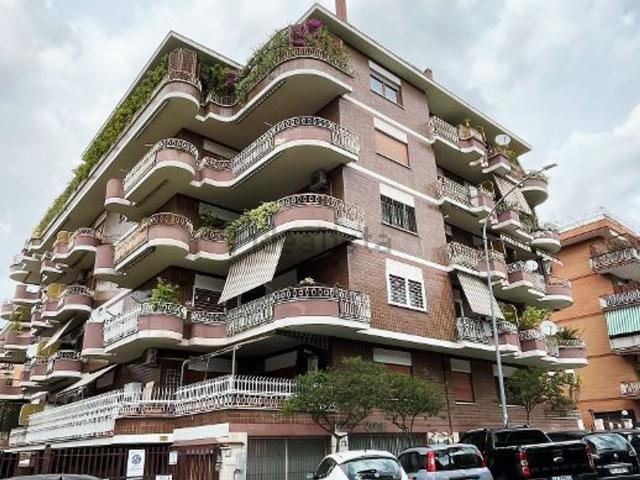 Appartamento in affitto di 200 m² in Via Valsavaranche