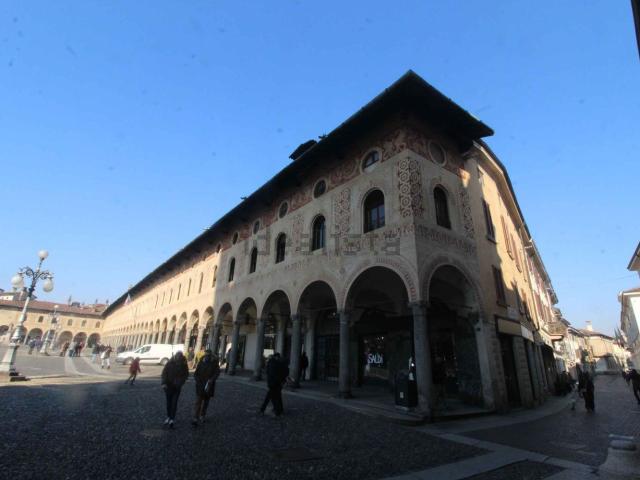 Appartamento in affitto di 200 m² in Via Vittorio Emanuele, 3
