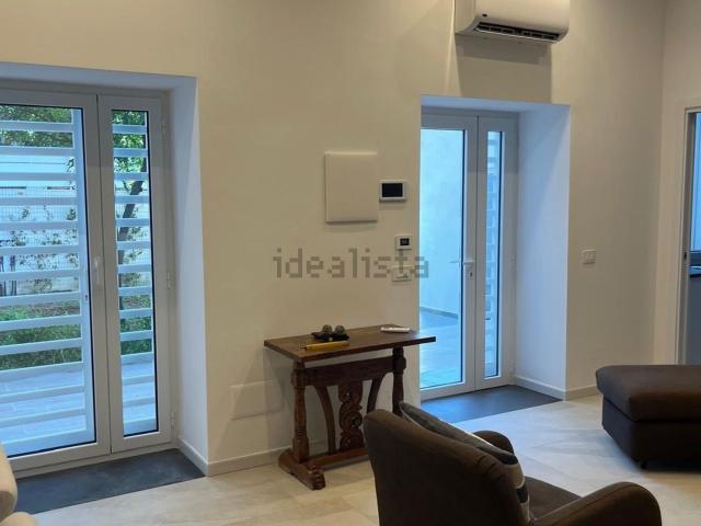 Appartamento in affitto di 200 m² in Vico del Vasto a Chiaia
