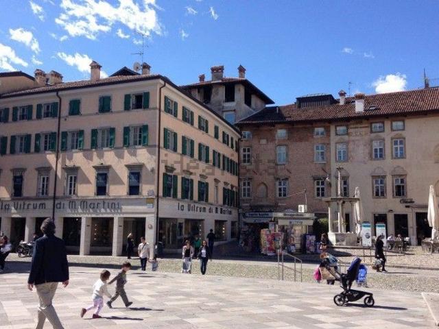 Appartamento in affitto di 200 m² in Piazza Giacomo Matteotti, 11