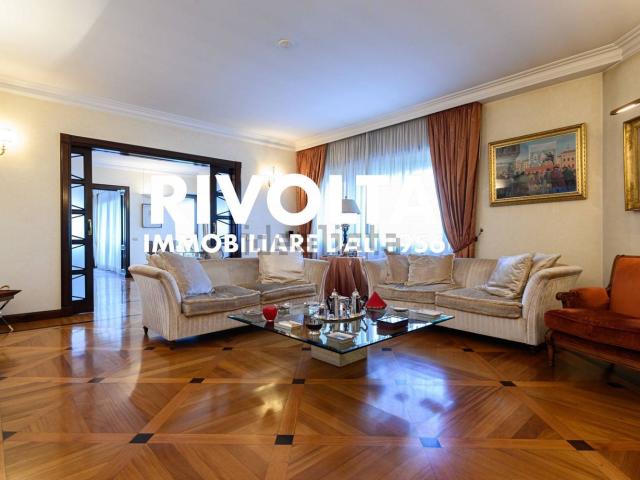 Appartamento in affitto di 200 m² in Piazza Stefano Jacini, 5
