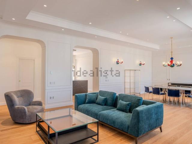 Appartamento in affitto di 203 m² in Via Giosuè Carducci