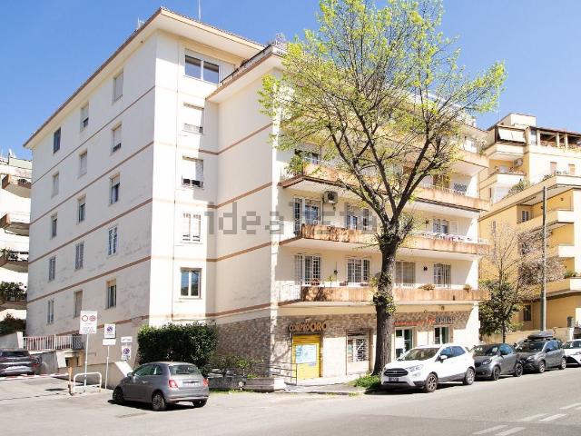 Appartamento in affitto di 203 m² in Viale delle Medaglie d&apos Oro, 218