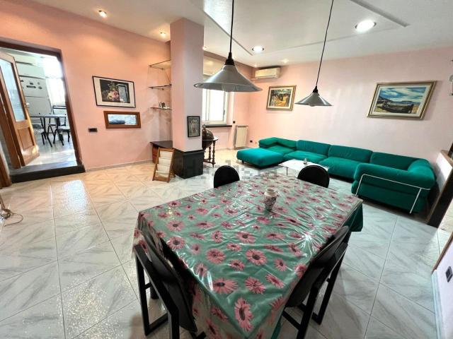 Appartamento in affitto di 210 m² in Via Campi Flegrei, 46