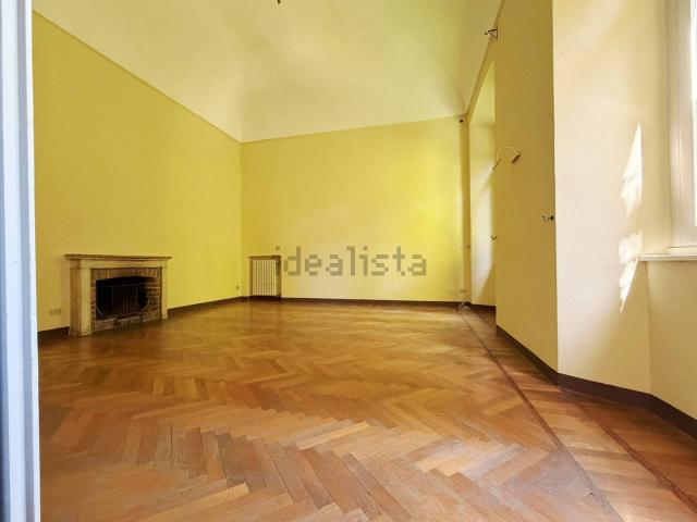 Appartamento in affitto di 210 m² in Via San Siro