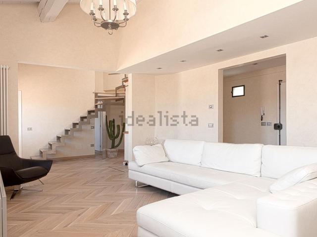 Appartamento in affitto di 210 m² in Piazza della Repùbblica