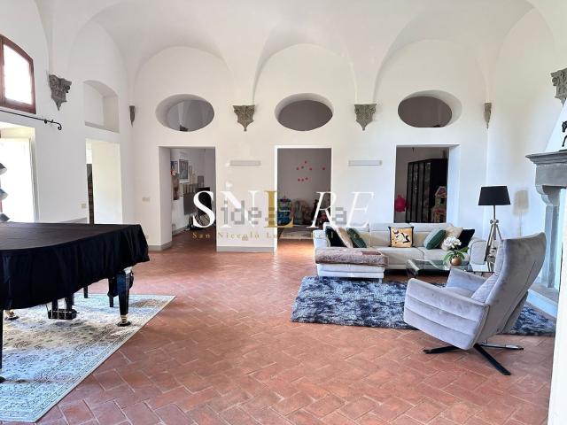 Appartamento in affitto di 213 m² in Via di Vacciano