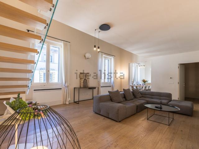 Appartamento in affitto di 213 m² in Piazza del Duomo