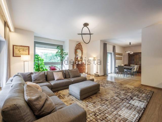 Appartamento in affitto di 215 m² in Strada Santa Brigida