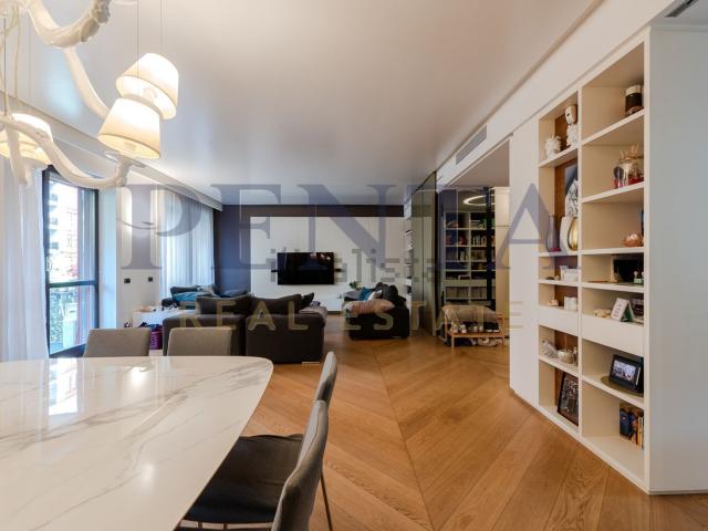 Appartamento in affitto di 220 m² in Via Correggio, 19