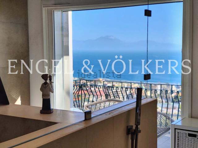 Appartamento in affitto di 220 m² in Via Aniello Falcone, 394