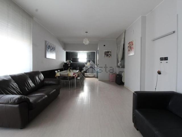 Appartamento in affitto di 220 m² in Via Giuseppe Garibaldi, 81