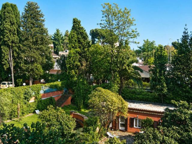 Appartamento in affitto di 220 m² in Via dei Monti Parioli