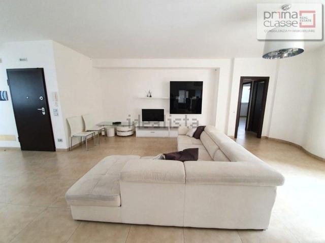 Appartamento in affitto di 220 m² in Via DEL QUARANTOTTO, 50