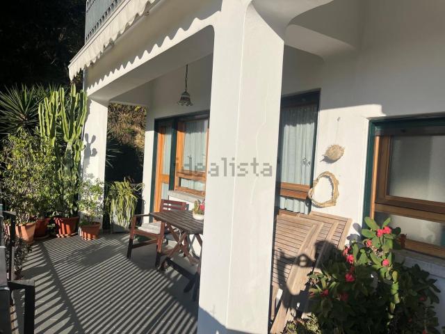 Appartamento in affitto di 220 m² in Via Marechiaro