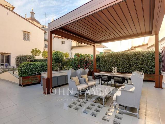 Appartamento in affitto di 220 m² in Via Santo Spirito