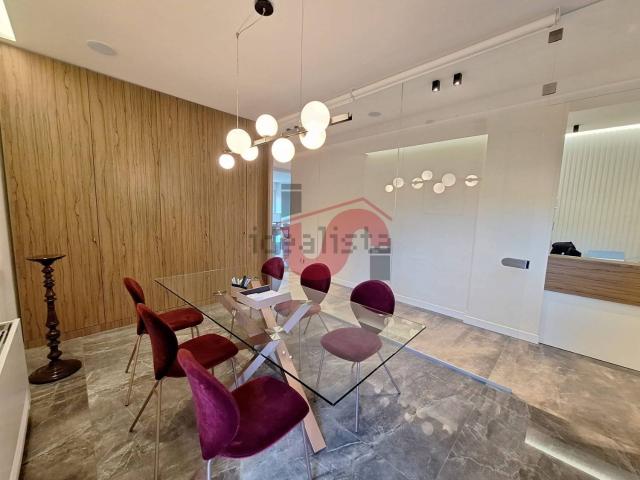 Appartamento in affitto di 220 m² in Via Port&apos Arsa
