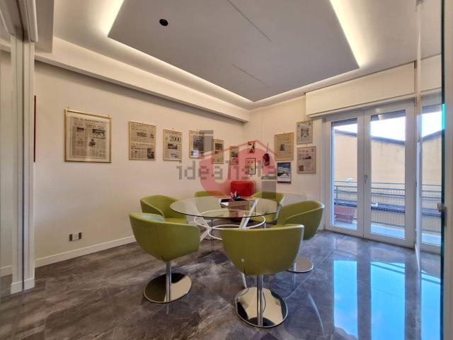 Appartamento in affitto di 220 m² in Via Port&apos Arsa